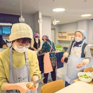 調理を行うボランティアさんたちの様子